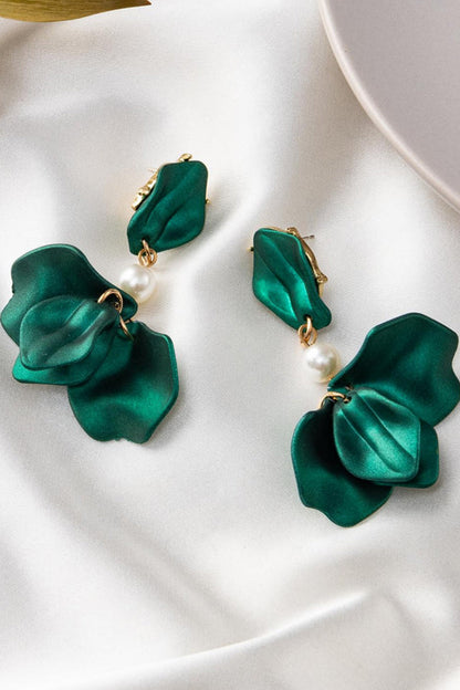 And Heartfelt Flower Pearl Earrings