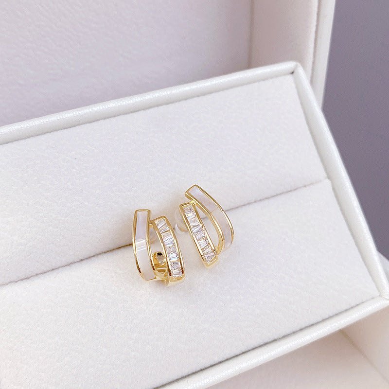 [] Alexa 9 to 5 Earrings