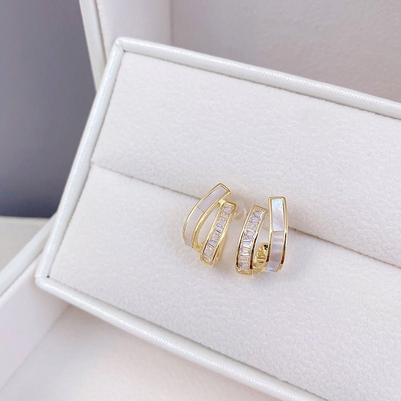 [] Alexa 9 to 5 Earrings