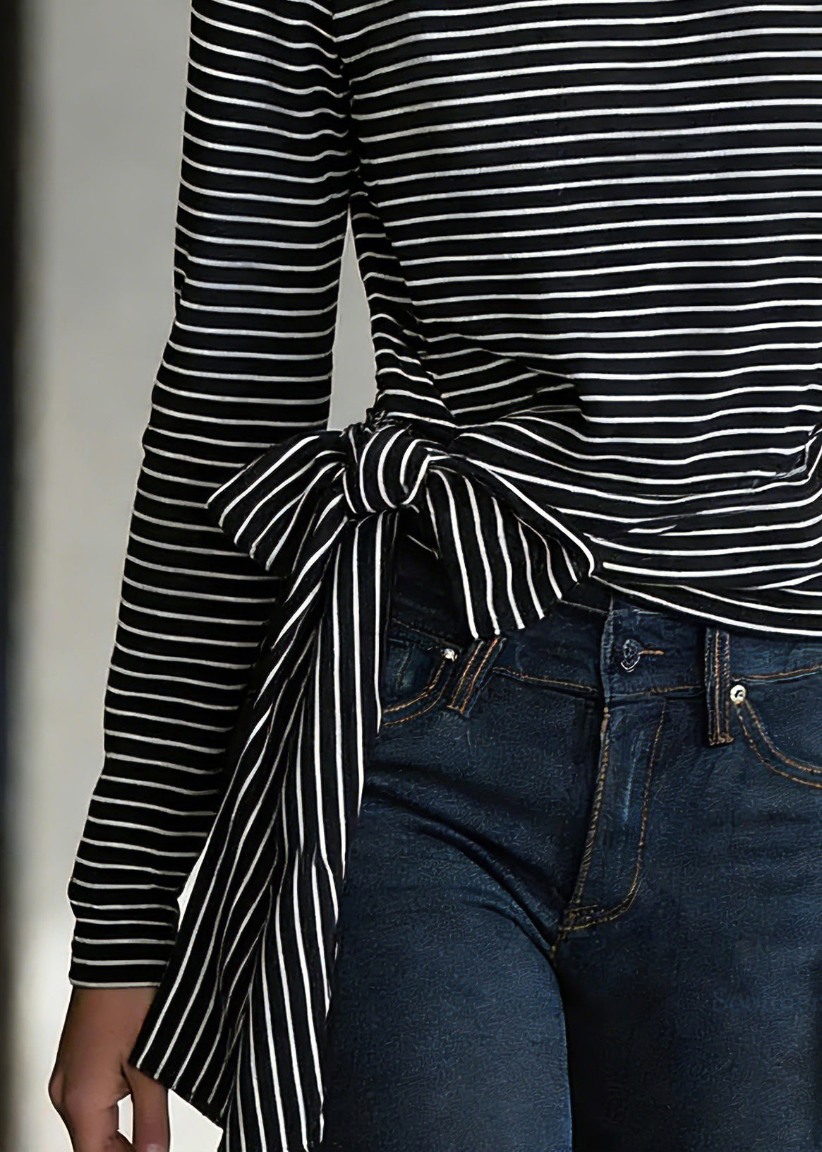 Chic Black Striped Tie Waist T Shirts Spring