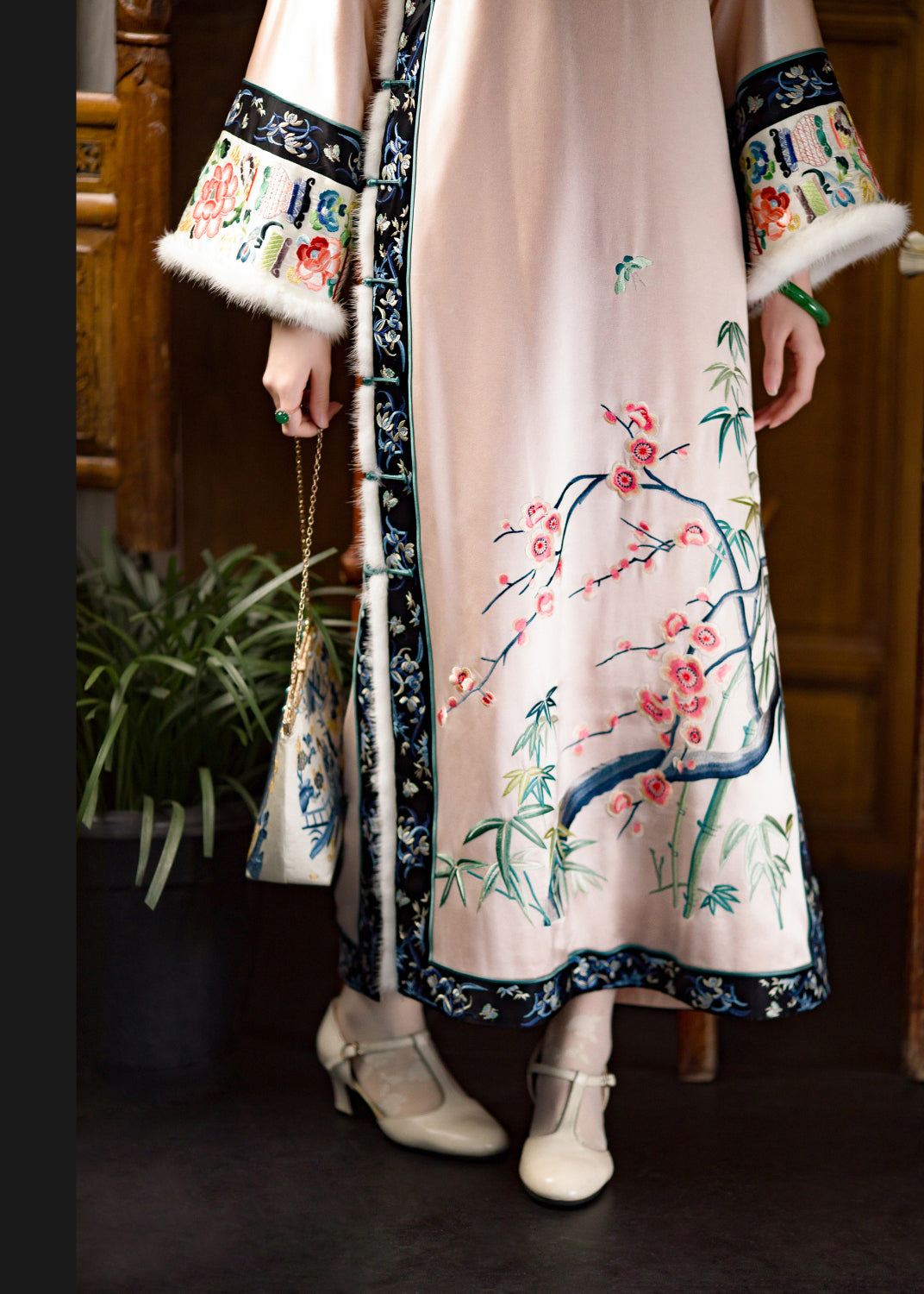 O-neck Embroideried Thick Silk Cheongsam Long Sleeve