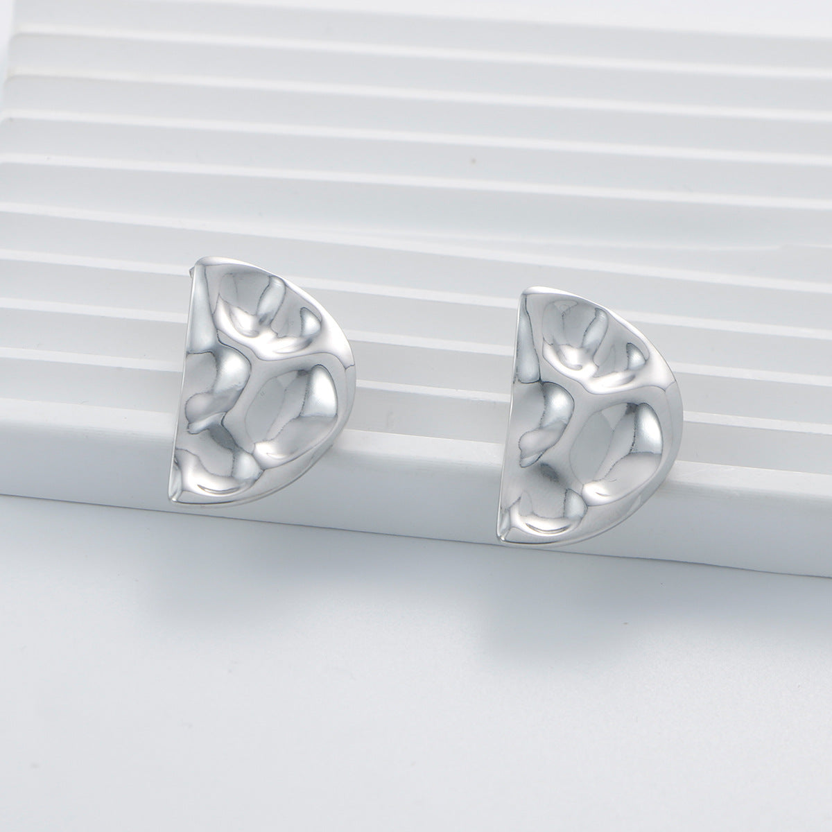 Courtlyn Hammered Irregular Earrings