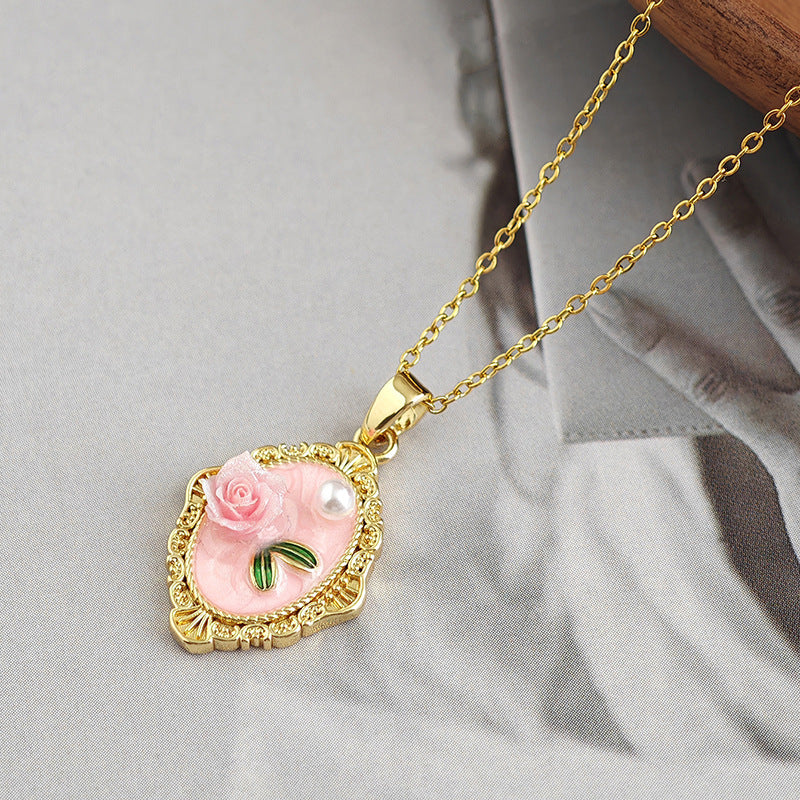 Vihana Retro Pearl Necklace