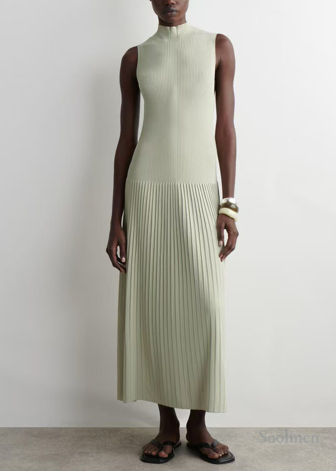 Silm Fit White Stand Collar Knit Pleated Dress Sleeveless