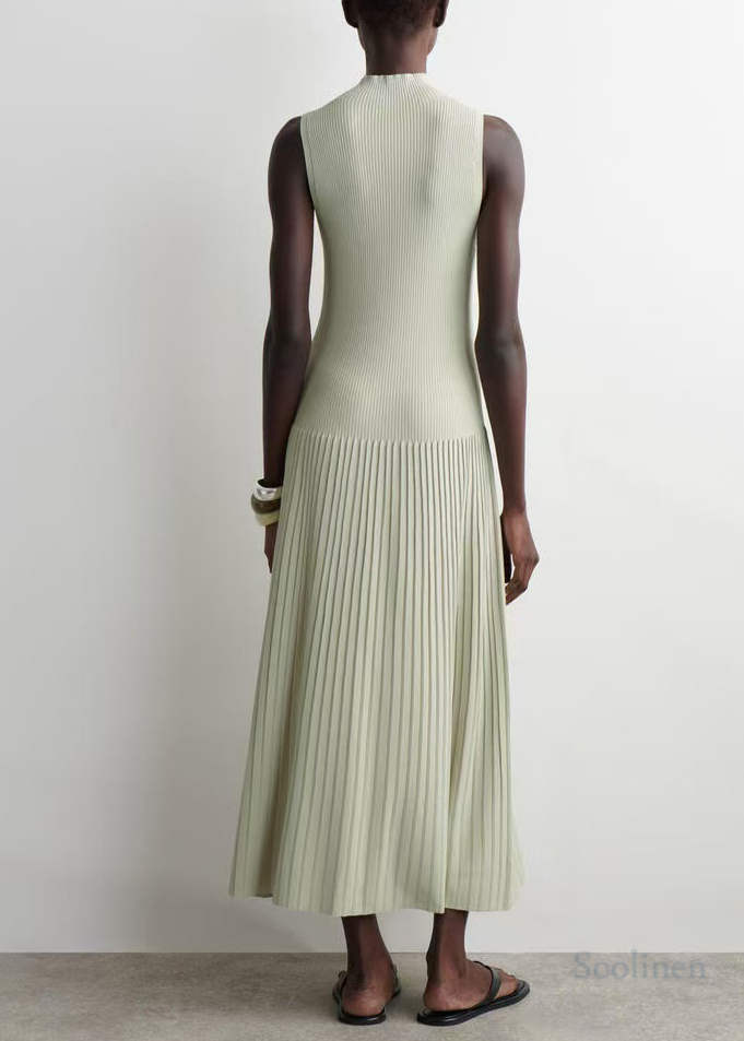Silm Fit White Stand Collar Knit Pleated Dress Sleeveless