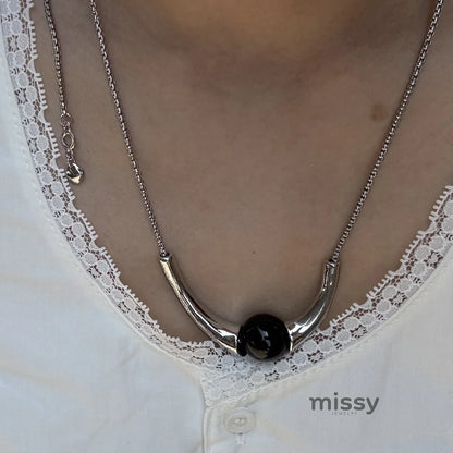 Sullivan Asymmetric Agate Horn Necklace