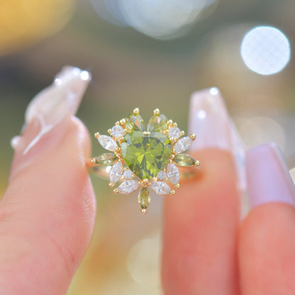 Peridot Fleur Heart Ring