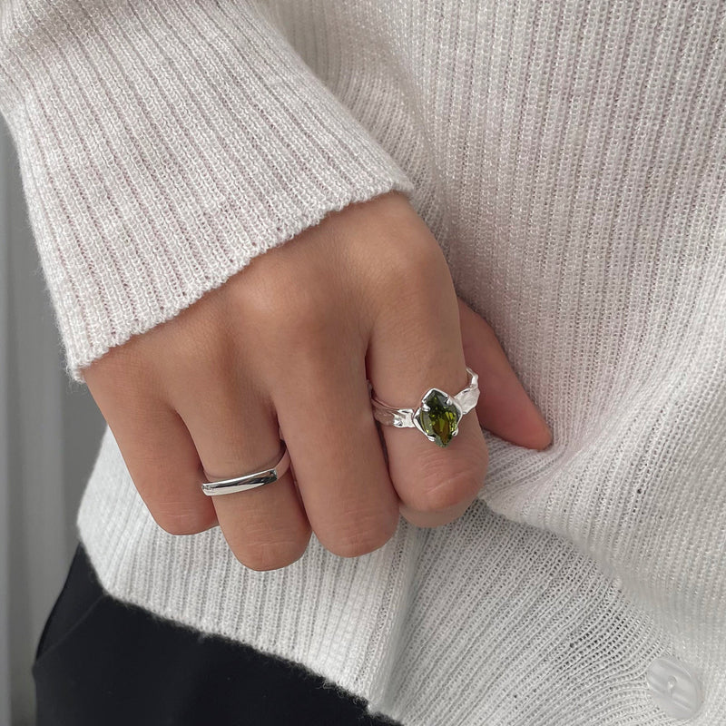 [] Marquise Gemstone Ring