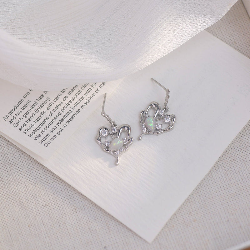 [] Maya Silver Heart Earrings